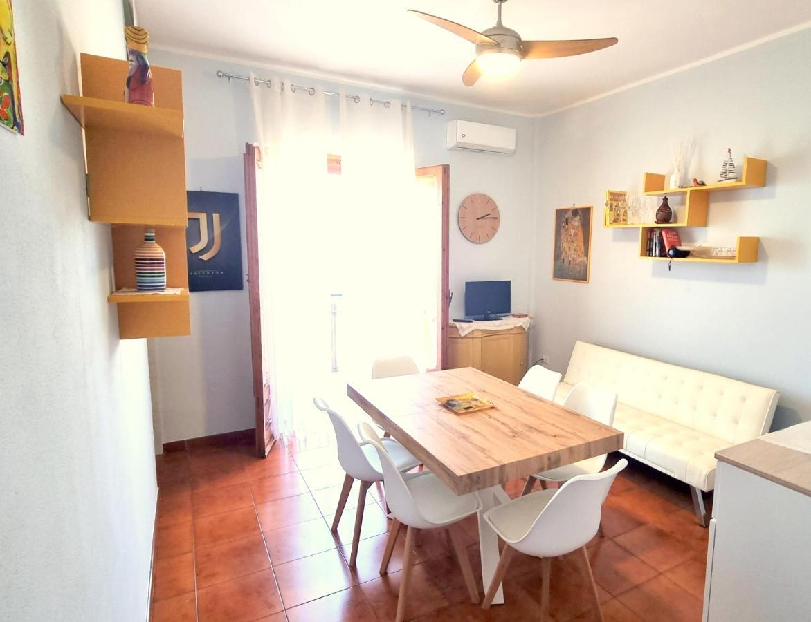 Casa Vacanze Cristoforo Colombo Holiday Trani Bagian luar foto