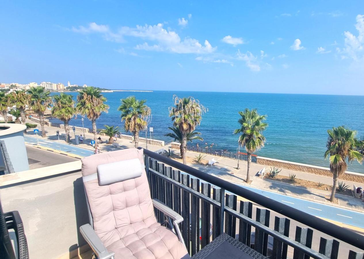Casa Vacanze Cristoforo Colombo Holiday Trani Bagian luar foto
