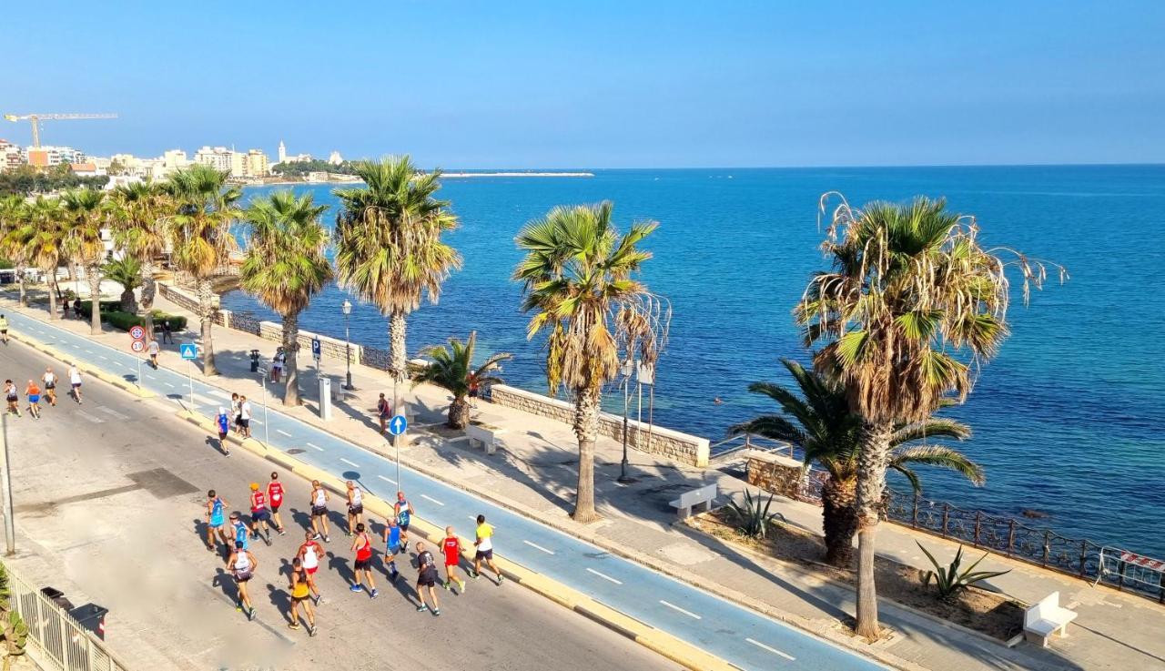 Casa Vacanze Cristoforo Colombo Holiday Trani Bagian luar foto