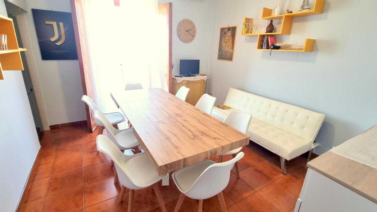 Casa Vacanze Cristoforo Colombo Holiday Trani Bagian luar foto