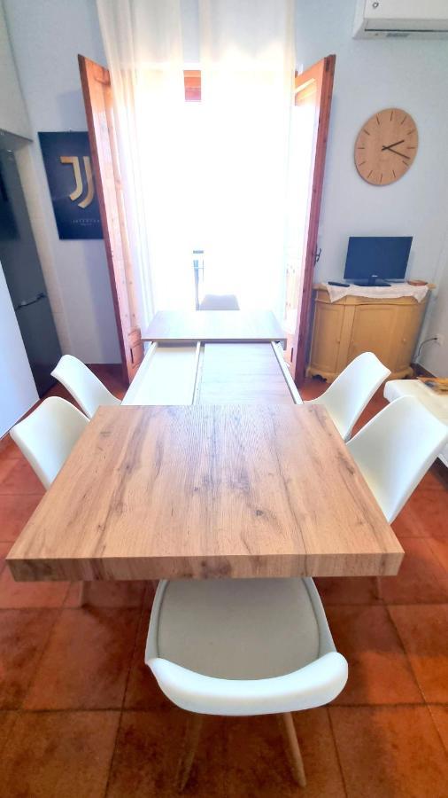 Casa Vacanze Cristoforo Colombo Holiday Trani Bagian luar foto
