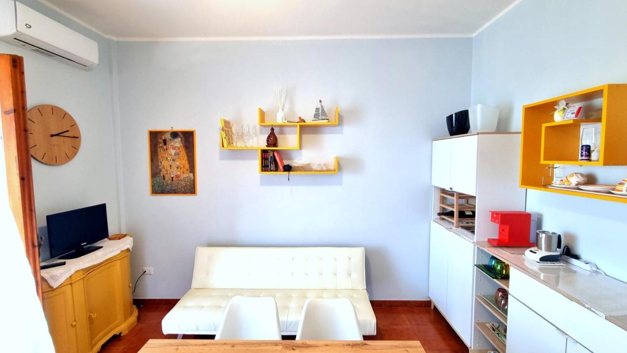 Casa Vacanze Cristoforo Colombo Holiday Trani Bagian luar foto