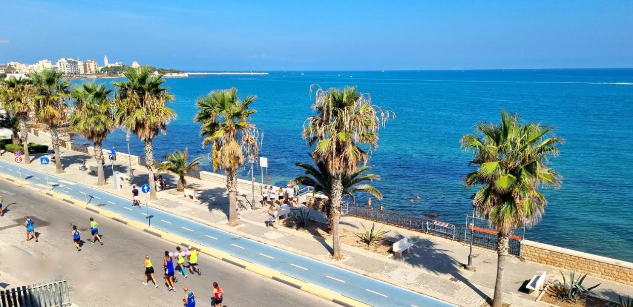Casa Vacanze Cristoforo Colombo Holiday Trani Bagian luar foto