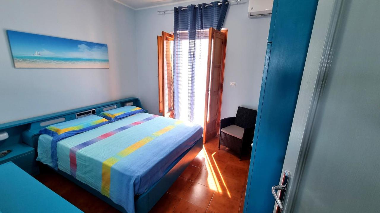 Casa Vacanze Cristoforo Colombo Holiday Trani Bagian luar foto