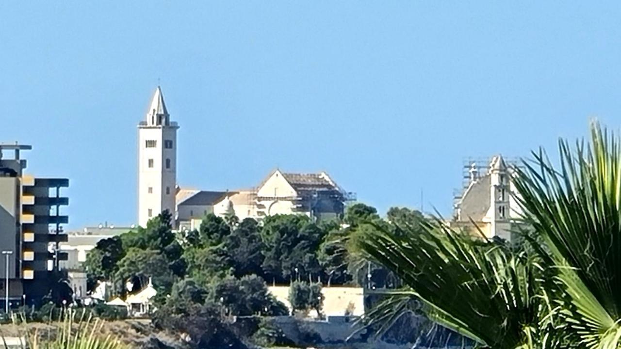 Casa Vacanze Cristoforo Colombo Holiday Trani Bagian luar foto