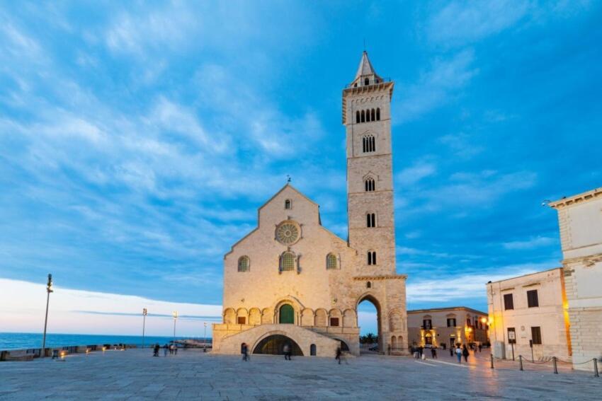 Casa Vacanze Cristoforo Colombo Holiday Trani Bagian luar foto