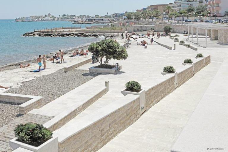 Casa Vacanze Cristoforo Colombo Holiday Trani Bagian luar foto